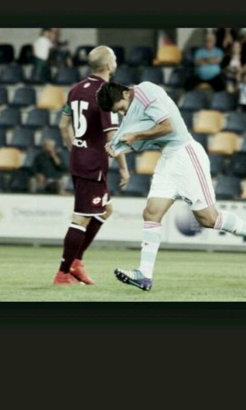 Pontevedra, aficción: futbol
  seguidor do R.C CELTA de Vigo y bvb como ejemplo de equipo a seguir. Teño como idolo a ANDRES INIESTA