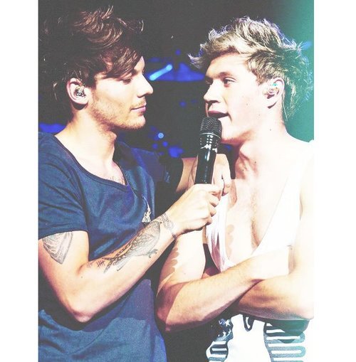 ❝ i sαw your fαce in α crowded plαce
and i don't know whαt to do
'cαuse i'll never be with you ❞