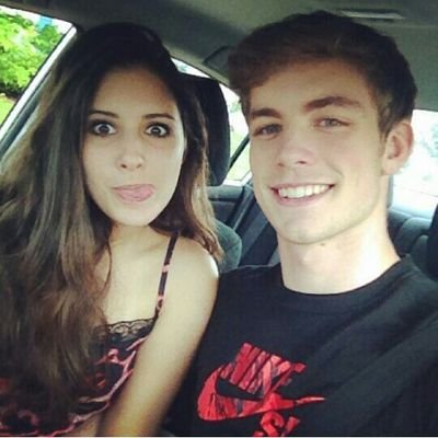 AlexDiamantik's profile picture. I'm a normal boy, I like playing the piano and riding my scait