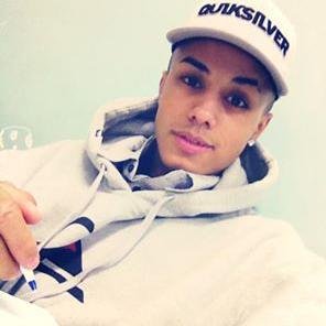 Dizem que os anjos são as criaturas mais belas do mundo. Então devo ter muita sorte, porque encontrei você                                       @mclivinho //