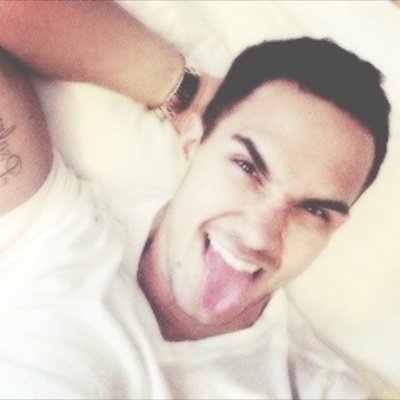 Saved account. So this is basically a free follow from @hottiewilkinson