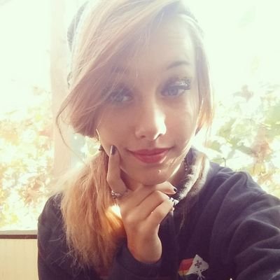 16, Nor -Cal 
My aspiration in life is to be happy.♡ I'm always down to meet new people, and Music is my life! #mendo #707 #nature #boho #hippy #215 #stoner #no