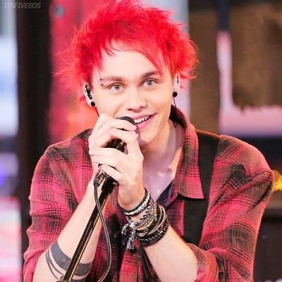 follow @ww_5sos and @lukeysvegemite and @overloadau read my Michael fanfic http://t.co/QZUjgMElhP and Luke fanfic http://t.co/npl0Do7AaN