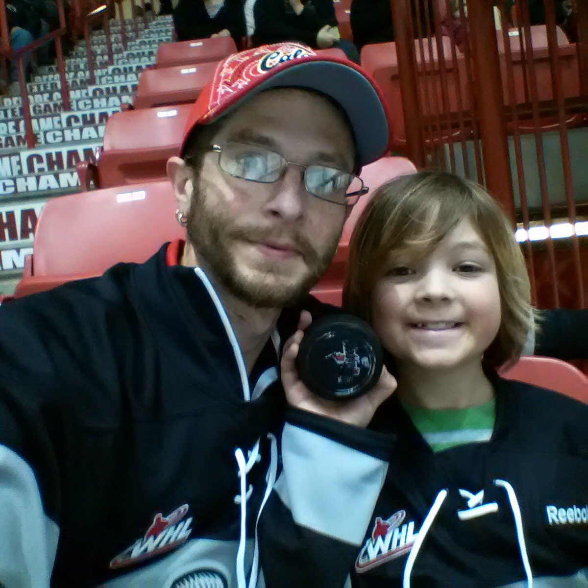 Proud father & son, #CofRed @NHLFlames @BrooksBandits @whlhitmen & @scbroncos fan, proud Albertan, chuckwagon & rodeo fan.