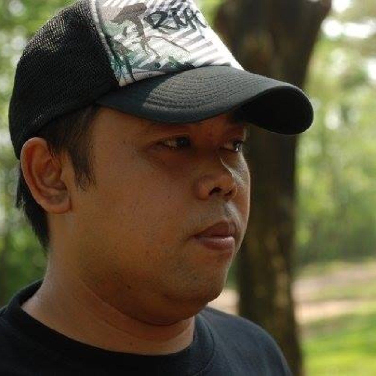 blasterhat's profile picture. Jualan kaos bola buat beli kaos band.