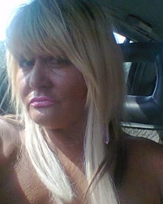 48 widow 1daughter 7grandchildren love jlo pink Robbie Williams lot of 70s 80s music from Queensland moved 2Sydney 89:love Ellen one day would love to go2americ