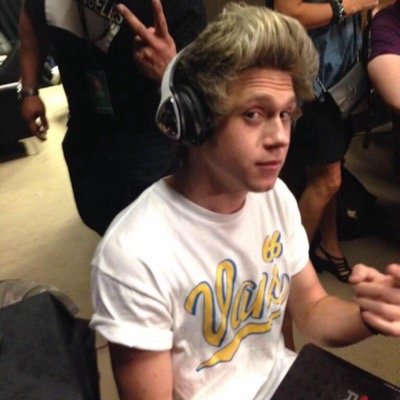 follow @loveofnarry