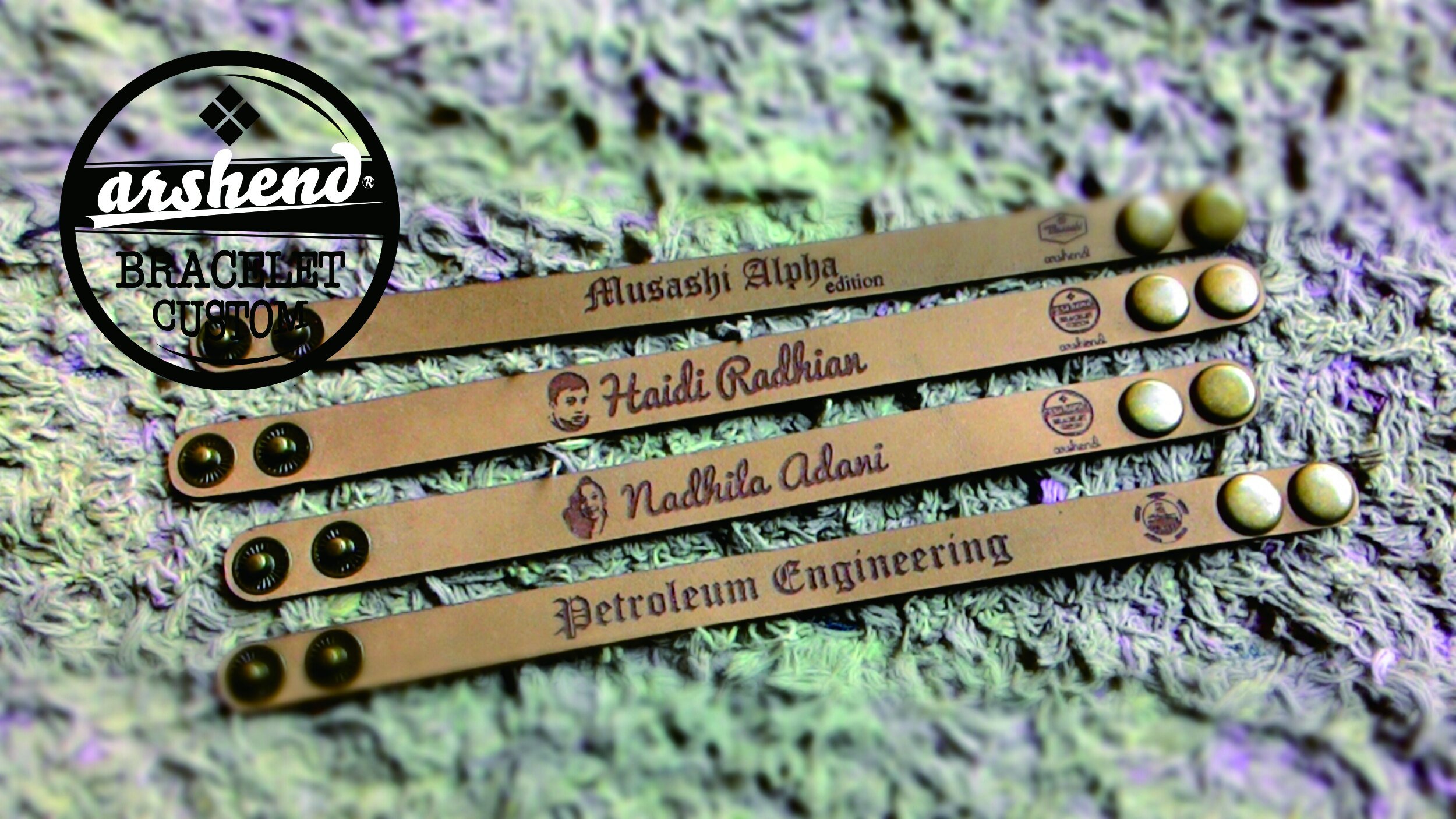 Arshend merupakan Industri kerajinan kulit yang berada di kota yogyakarta, produk dari kerajinan kulit arshend meliputi Gelang Kulit Cus