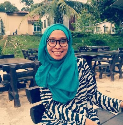 eclecticverbose's profile picture. mengekspresi e dan v.