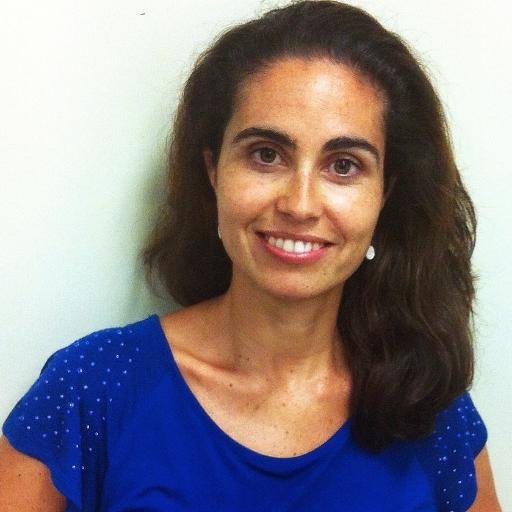 Economista de profesión y curiosa por naturaleza, con ganas de aprender mucho y de estar al día en las redes sociales