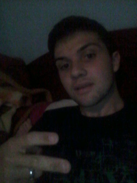 Sou aquele que não segue padrões…
Que estrapola na hora de se divertir
Que ama além do que se chama amor
Sou considerado diferente…
Totalmente autentico…