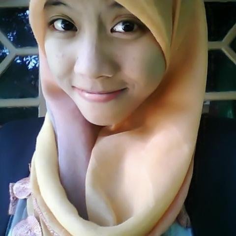 anak Pertama dan siswi kelas XI IPA 3 di Madrasah Aliyah Negeri 01 Brebes :)