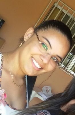 Um sorriso significa muito. Enriquece quem o recebe, sem empobrecer quem o oferece. Dura apenas um segundo, mas a sua recordação, por vezes, nunca se apaga...