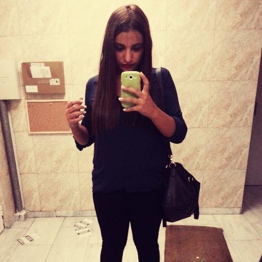 NinaNmk's profile picture. Embrace your weirdness.