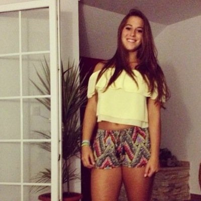 Me gusta la gente capaz de entender que el mayor error del ser humano, es intentar sacar de la cabeza aquello que no sale del corazón.