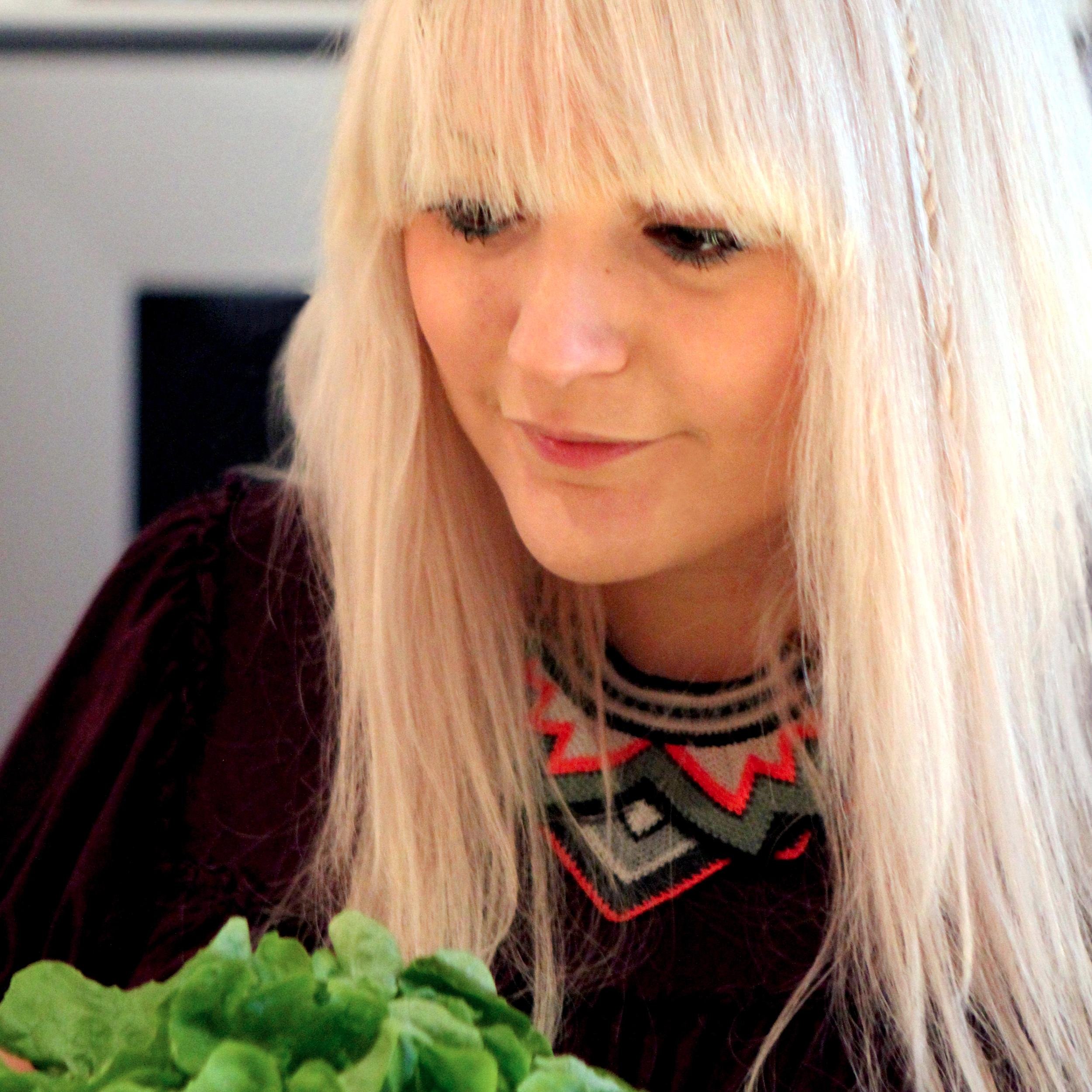 Nutritionista & blogger on a #plantbased mission to inspire & educate on nutrition, diet, health and more...

http://t.co/WD8CeQOqoR
http://t.co/pBkZlwv3TC