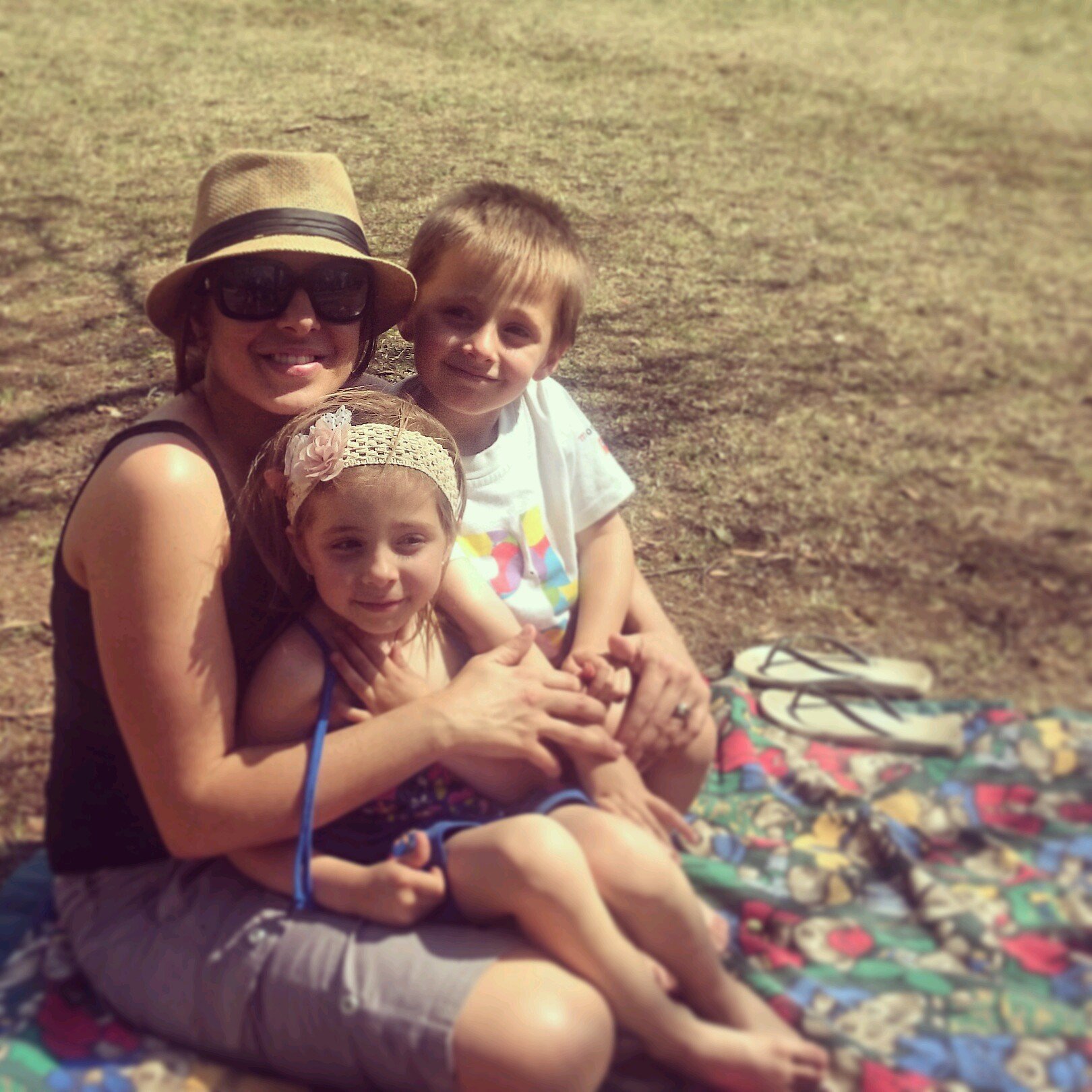 Eleni_dW's profile picture. Wine drinking, veggie growing, mom to two gorgeous kiddies. Wife to @d_classrider219 & owner of @identikit_b