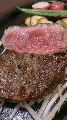 当店は、青葉台駅から徒歩5分ほどの場所にある、黒毛和牛と上州牛専門の炭火焼きステーキの店です。
Lunch11:30〜14:00Dinner18:00〜21:30(日祝日21:00まで) 
定休日:毎週水曜日 毎月第三木曜日
TEL:0454825105
