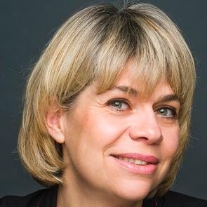 Comédienne. Improvisatrice @laliguedimpro . Responsable artistique de l'équipe de Paris #TropheedimproCD. #Trema #oncleVania #thomasquelquechose et #CaméraCaché