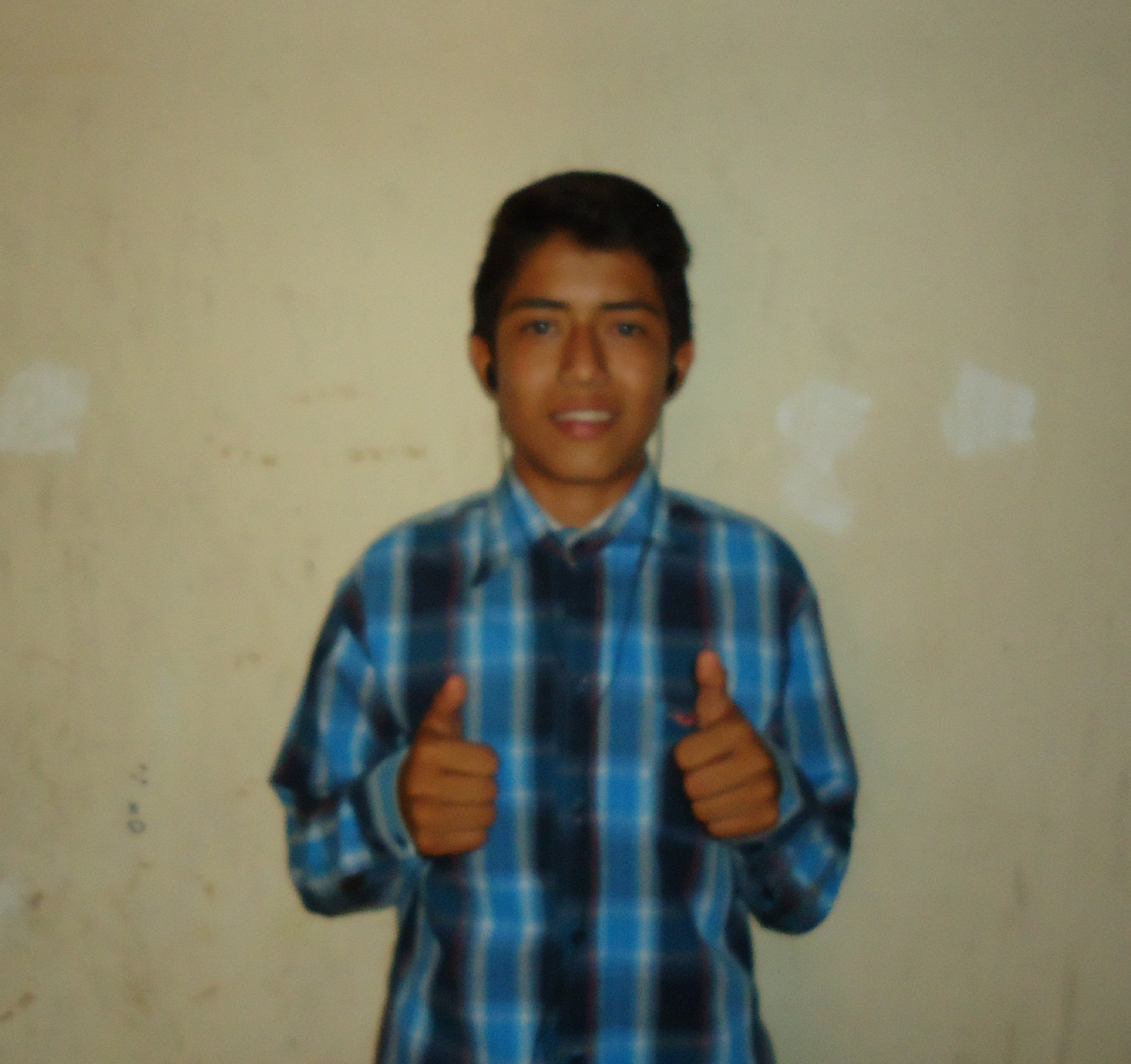 Se feliz y nunca te rindas ante ninguna situación! :)