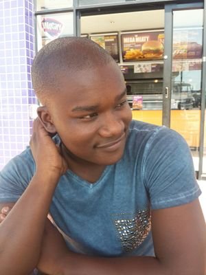 Luzukoclaude9's profile picture. 