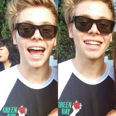 Literally have no idea what to put here, I love 5sos and yeah.... pretty much it....HI!!!!!!
