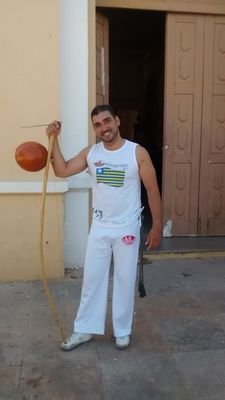 Analista de Sistemas - IFPI
Instrutor de capoeira pela escola Abadá Capoeira