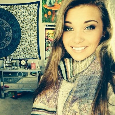 elisecapone's profile picture. 