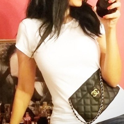 امرأة مميزه جدا ميزتي الوحيده انني صادقه مع نفسي جدا❤️❤️