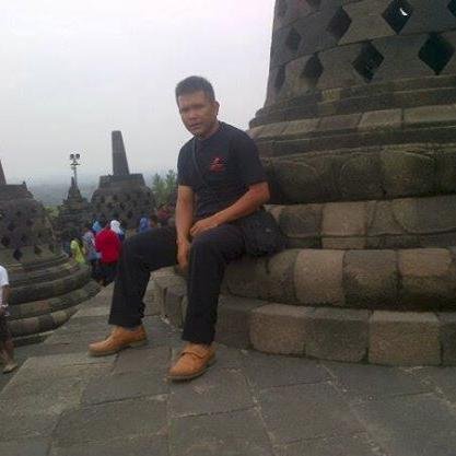 Yayan_Bharos's profile picture. 