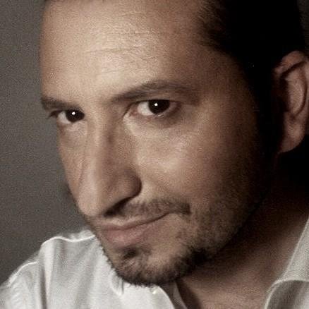 Events manager, formatore, regista teatrale e comunicatore. 333.9120388