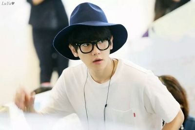 ผมเป็นพวกหลายบุคลิก และเป็นหมาที่หล่อที่สุด  #ฟอลแบคบอท