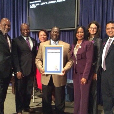 Official twitter account for Dillard University's Office of Community Relations. Director Nick Harris,along with students, assist the community.