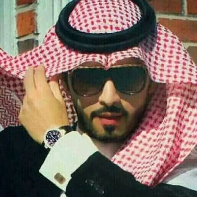 ‏‏‏‏ما اخترتك بنظره أنا اخترتك احساس 
في خــافقي لك عــرش محد يزيــحہ 

وطيــفك إلى جاني مع زحمــة الناس 
مثل الدخــون إلى ملى الجــو ريــحہ