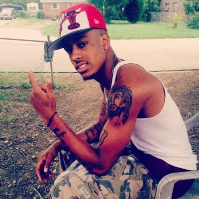 Real reconize real an yall niggas lookin real unfamaliar.