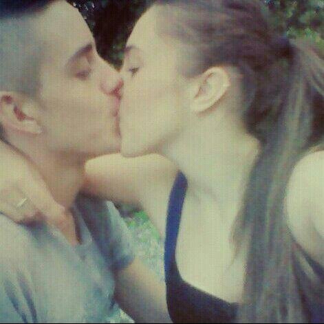 vivamos,disfrutemos,sonriamos.. y que pase lo que tenga que pasar:)
