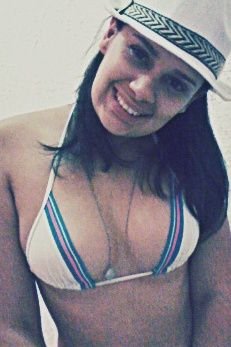 Tô me afastando de tudo que me atrasa, me engana, me segura e me retém. Fui ser feliz, e não volto.