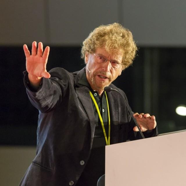 NoamInnovation's profile picture. Live updates on the 3-day seminar by Prof.Eli Noam at @ses_unifr: Innovation and New Media: Business and Public Challenges. http://t.co/oSV8ZUabjd