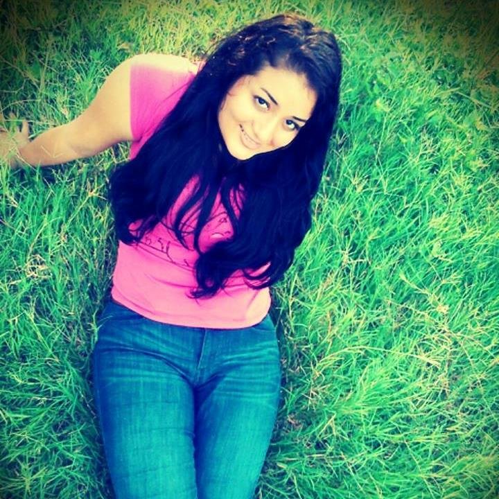 esposa noviia y amante.. me dicen boniita :3 ..!! @deencantonatural proxiimisima lic. en gestión empresarial..