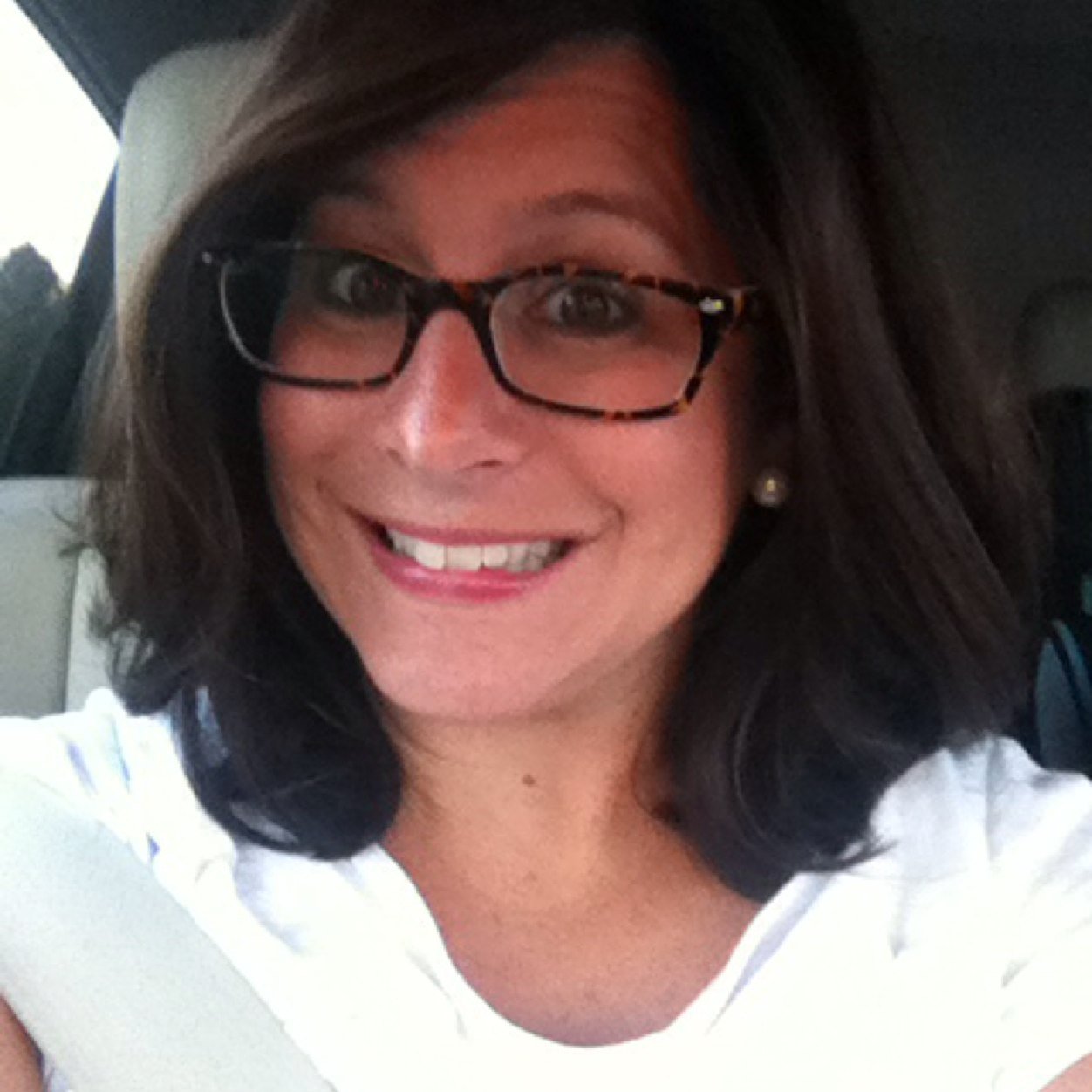 Mom & Wife. Lover of good food and Buffalo Bills football. RIT enrollment marketing team member. Educate. Delight. Surprise. Repeat.