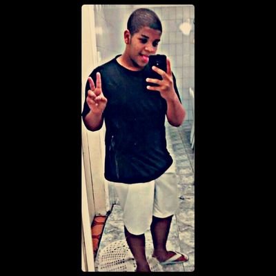 fé em deus q ele é justo 
solteiro 
corinthiano
fb : lucas pereira 
instagram :  aoa_lukinhas_
