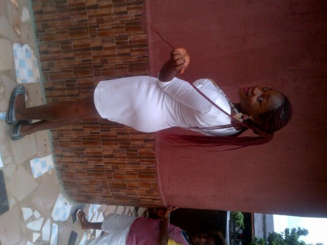 Am Gift. Chocolate in complexion, average height, not so slim and am kul