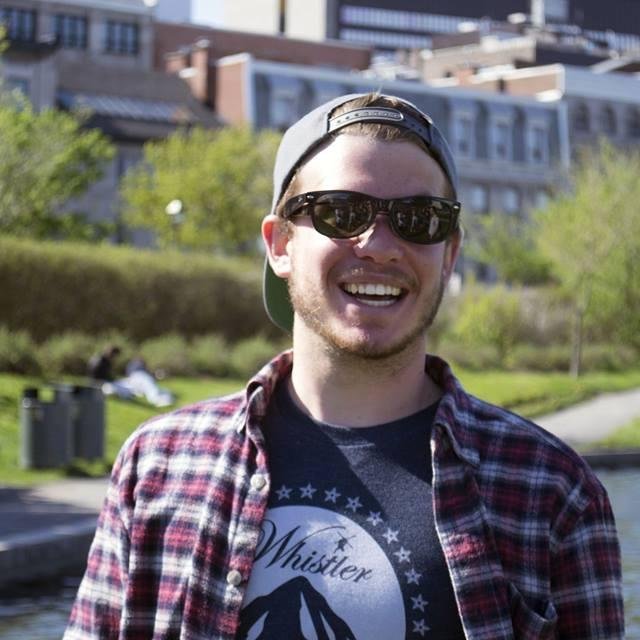 Étudiant en Communication Marketing à l'UQÀM. Écrivain sportif à mes heures pour le Camp des Recrues et humoriste à temps partiel.