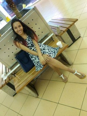 Tengo 18. Añitos.  Vivo la vida al maximo con la ayuda de DIOS♥.
