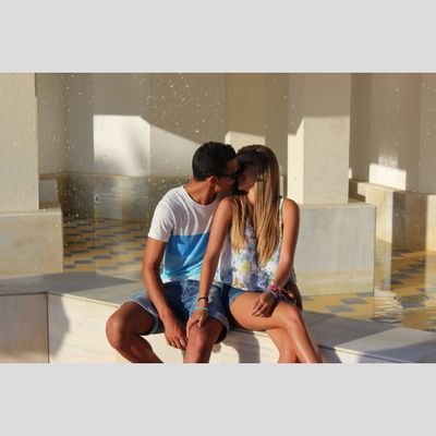 Que conste que por que sea rubia no soy tonta. Tengo mil fallos pero mil y una virtud,si no me tragas,ahogaté .XV