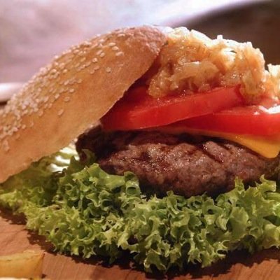 Hamburguesas Gourmet, Cortes & Vegetales a la Parrilla de Leña. Vinos, Licores y Cervezas.