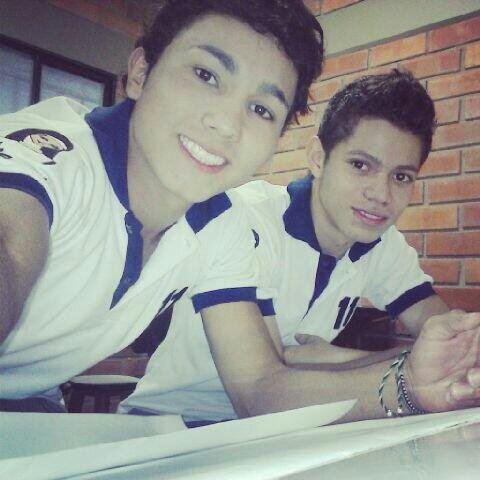 mbFeliz........=)
http://t.co/iryw4cJ6Rk.