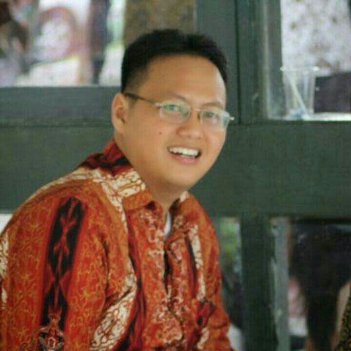Tenaga ahli Baleg DPR RI; ex-FISIP UNS Solo & Pasca UI; kuliner & Football (Milanisti & Liverpool) lovers; agung_andri@yahoo.com/agung.andri@gmail.com