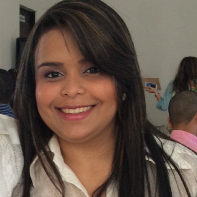 Agradecida con Dios por permitirme VIVIR! Soy alegre, conversadora, me encanta Viajar, Leer, Dormir y Twittear! Amo la Medicina y sobre todo la GINECOLOGIA!!
