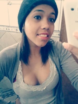 • a menina do sorriso mαis doce & do olhαr mαs sincero q,pode transmitir td a alegria de uma menina q nao tá nem aí.pro q vs acha Corinthiana & Solteira ..